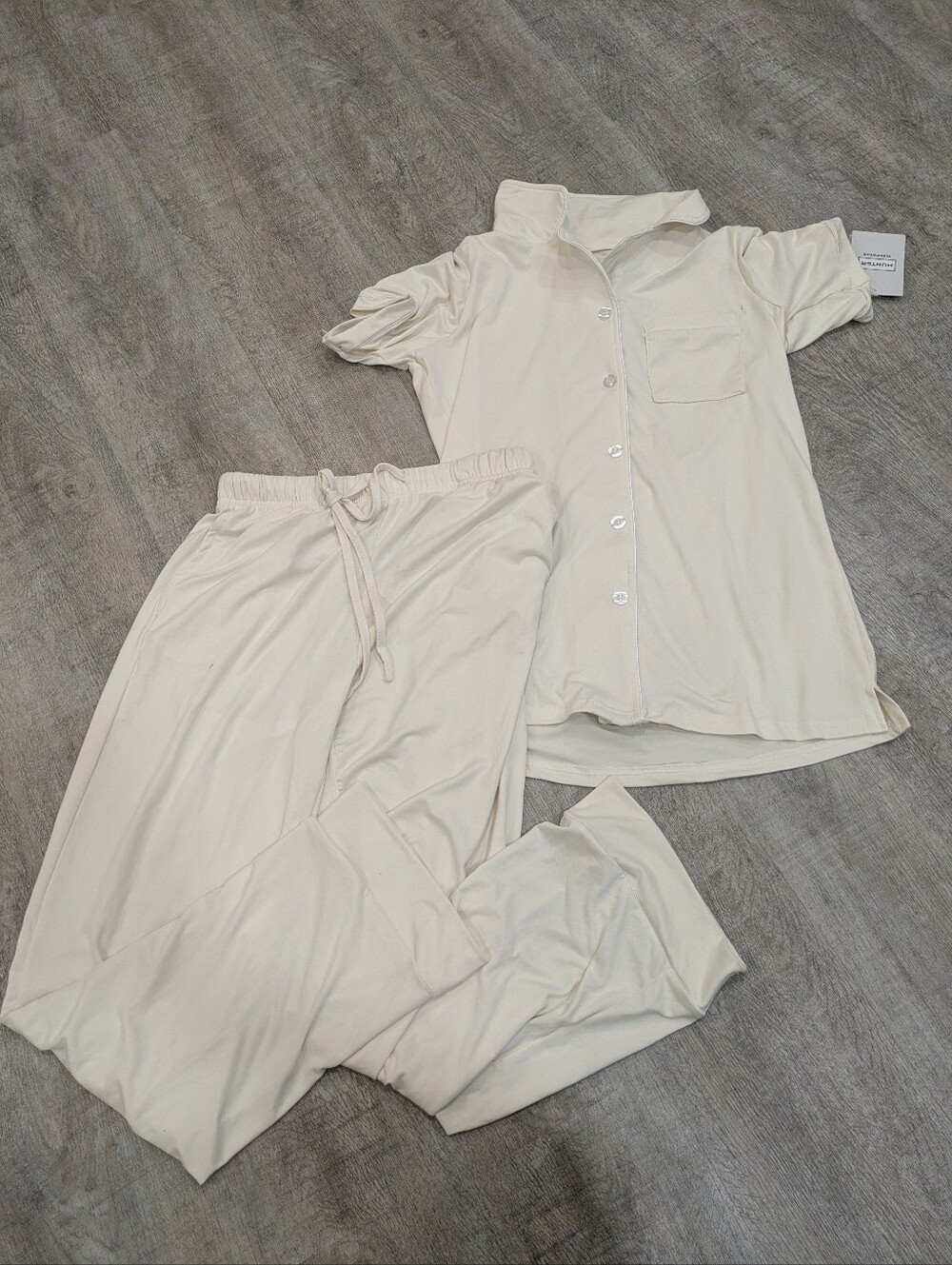 NWT Hunter 2 Piece Cream Sleepwear Set Size Small
